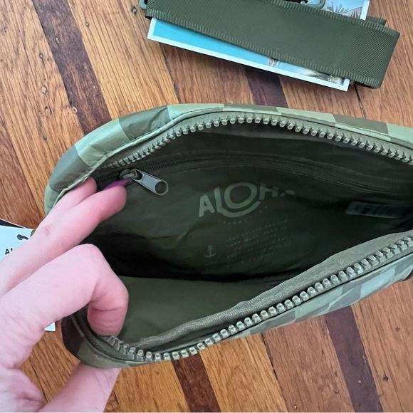 NWT Aloha Collection Le Tour checkmate olive green bag purse - Picture 2 of 3